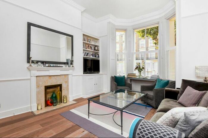 3 Bedroom Flat To Rent In Warwick Avenue, London, W9