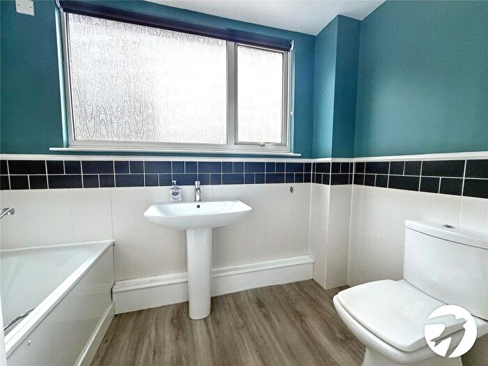 3 Bedroom Bungalow For Sale In Andrews Walk, Sittingbourne, Kent, ME10