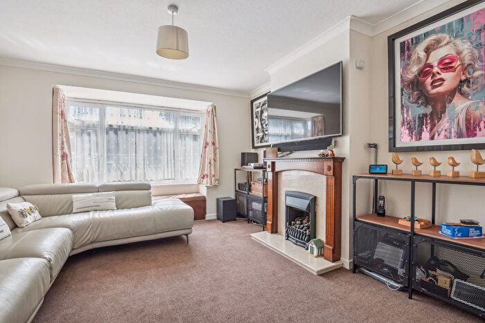 3 Bedroom Semi-Detached House For Sale In Heron Close, Rickmansworth, WD3