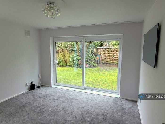 2 Bedroom Flat To Rent In Birch Close, Harborne, Birmingham, B17