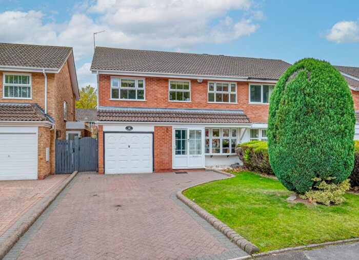 4 Bedroom Semi-Detached House For Sale In Dunton Hall Road, Shirley, B90