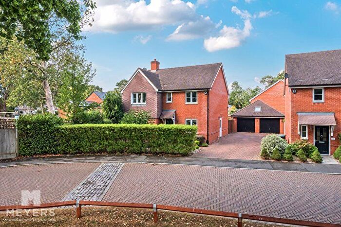 4 Bedroom Detached House For Sale In Sycamore Gardens, Ferndown, BH22