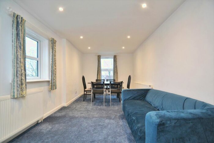 3 Bedroom Flat To Rent In Hither Green Lane, London SE13