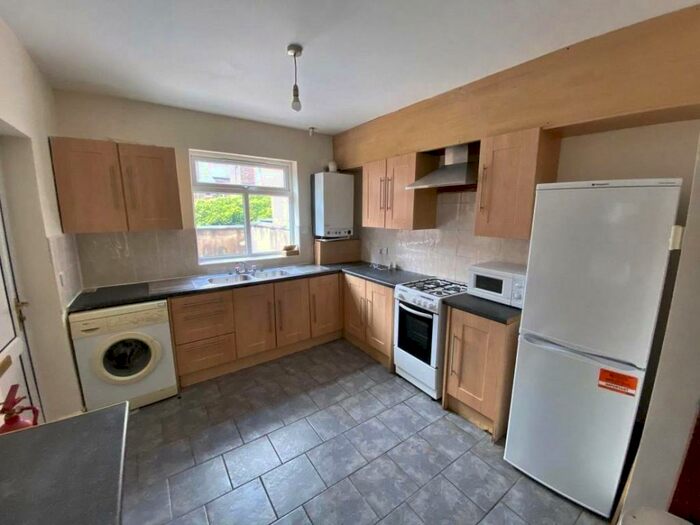 5 Bedroom Terraced House To Rent In Hall Road, Manchester, Greater Manchester, M14