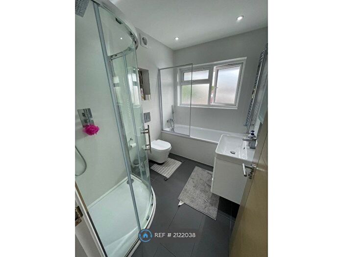 5 Bedroom Semi-Detached House To Rent In Branksome Way, London, HA3