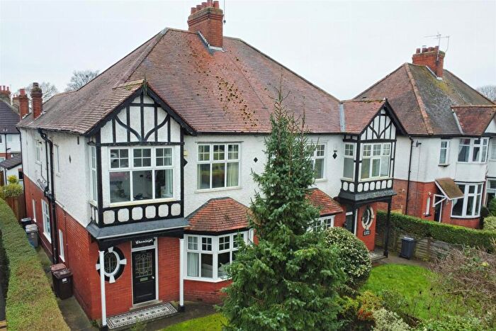 4 Bedroom Semi Detached House For Sale In Cranleigh, Anlaby Road, Hull, HU4