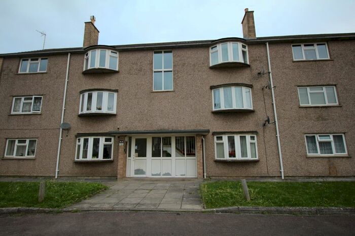 2 Bedroom Flat To Rent In Allington Way, Chippenham SN14