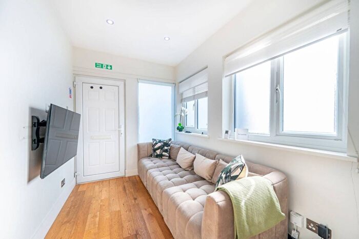 1 Bedroom Flat To Rent In Gunter Grove, Chelsea, London, SW10