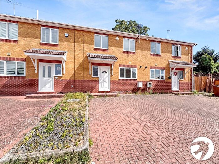 3 Bedroom Terraced House To Rent In King Edward Road, Chatham, Kent, ME4