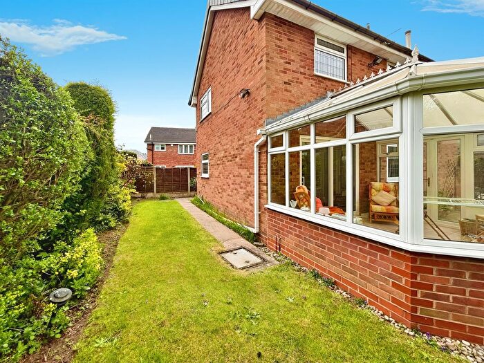 4 Bedroom Detached House For Sale In Grove Vale Avenue, Birmingham, B43
