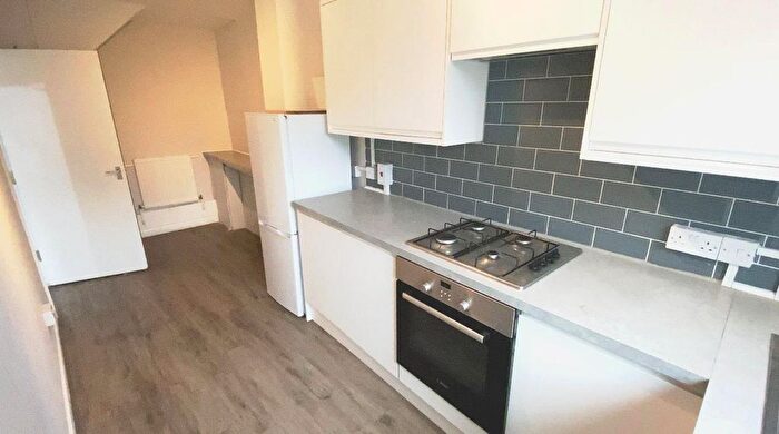 3 Bedroom Flat To Rent In Holmefield House, Hazlewood Cresent, London, W10