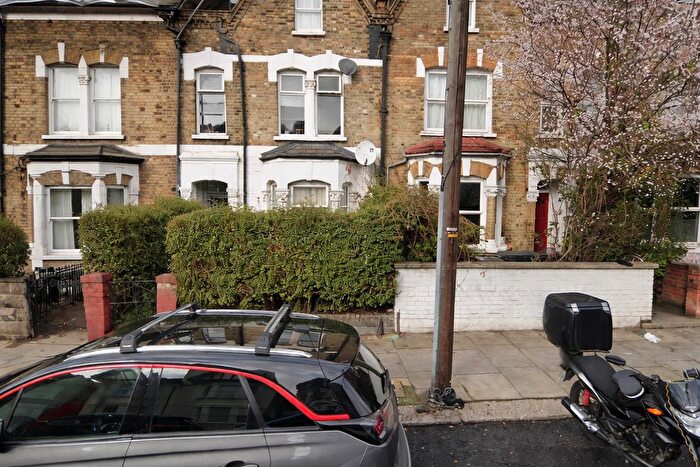 1 Bedroom Flat To Rent In Gladesmore Road, London, N15