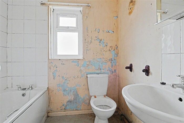3 Bedroom Terraced House For Sale In High Street, Swanage, BH19 - Photo 10