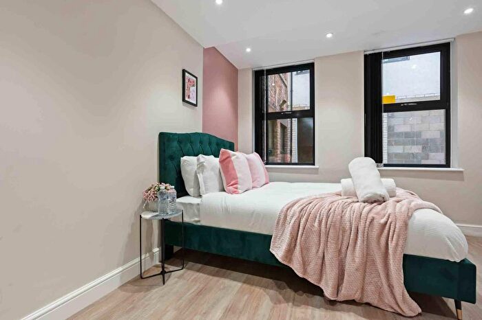 2 Bedroom Flat To Rent In East Parade, Leeds, LS1