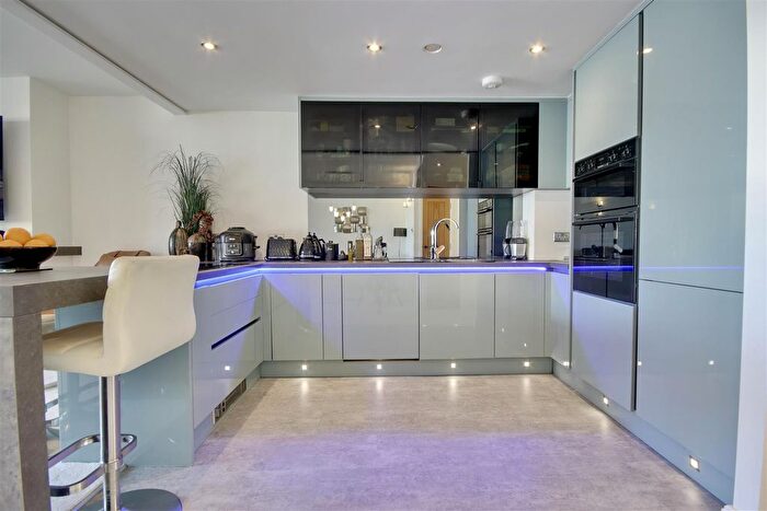 3 Bedroom Flat For Sale In Port Way, Port Solent, Portsmouth, PO6