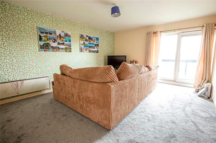 2 Bedroom Apartment For Sale In Trendlewood Park, Bristol, BS16