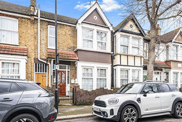 3 Bedroom Terraced House For Sale In Leonard Road, Chingford, E4