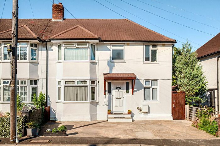 5 Bedroom End Of Terrace House For Sale In Worcester Close, Mitcham, Surrey, CR4