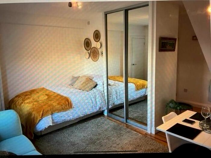 Studio To Rent In Holburn Street, Basement Left, AB10