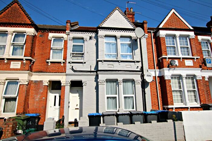 2 Bedroom Flat To Rent In Pine Road, Cricklewood, NW2