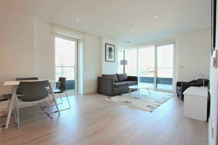 2 Bedroom Apartment For Sale In Skyline Apartments, Devan Grove, Woodberry Down, London, N4