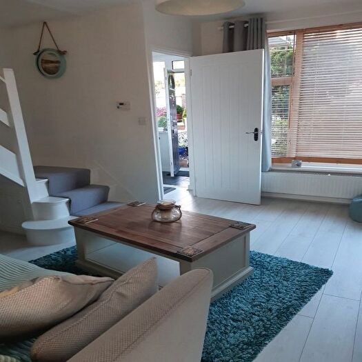 2 Bedroom Terraced House To Rent In Woodcote, Killay, SA2