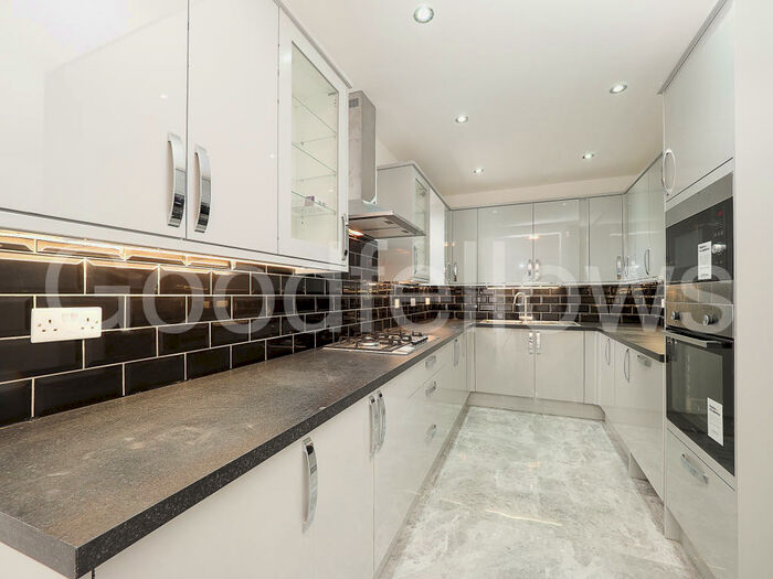 3 Bedroom House To Rent In East Drive, Carshalton, SM5