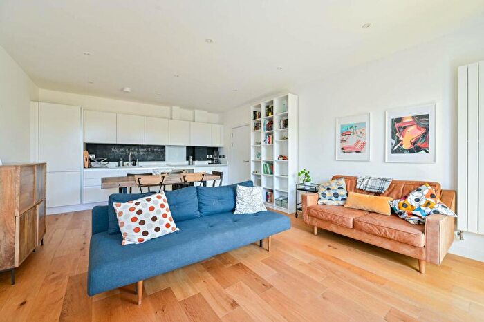 2 Bedroom Flat For Sale In Waleorde Road, Elephant And Castle, London, SE17