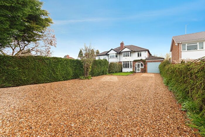 3 Bedroom Semi Detached House For Sale In Broad Oaks Road, Solihull, West Midlands, B91