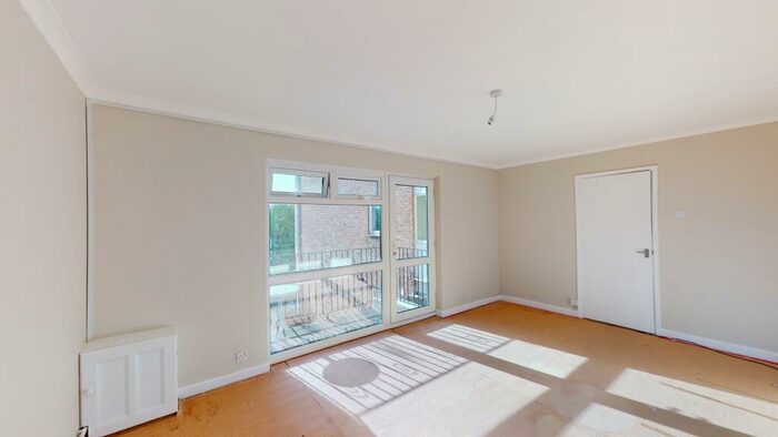 2 Bedroom Flat To Rent In Blanthorn Court, Whitchurch, Cardiff, CF14