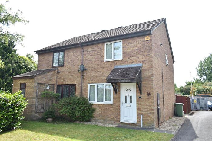 3 Bedroom Semi-Detached House For Sale In Whitley Close, Yate, Bristol, BS37