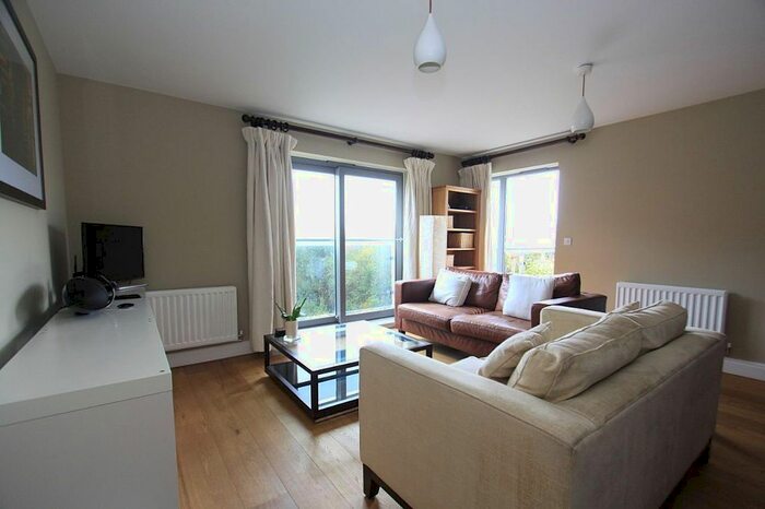 2 Bedroom Flat To Rent In St. Georges Grove, London, SW17