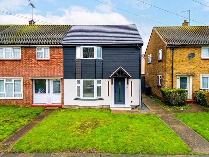 3 Bedroom End Of Terrace House For Sale In Mendip Crescent, Westcliff-On-Sea, SS0