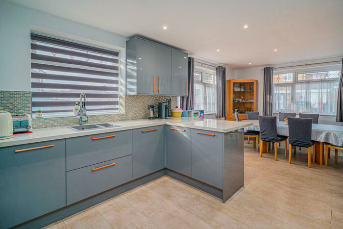 4 Bedroom Detached House To Rent In Rowland Crescent, Chigwell, IG7