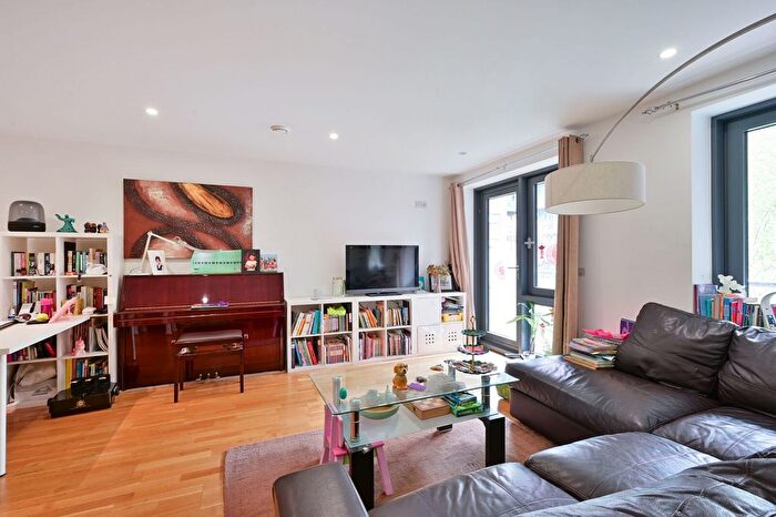 2 Bedroom Flat To Rent In Chartfield Avenue, Putney, London, SW15
