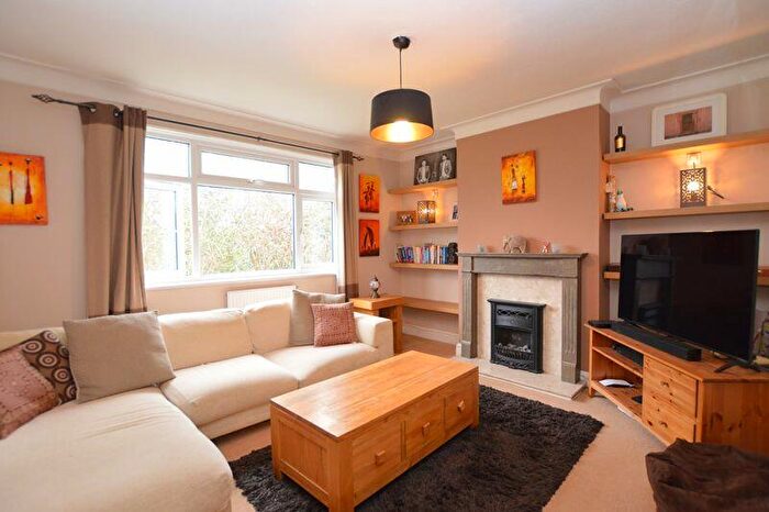 2 Bedroom Maisonette To Rent In Alandale Drive, Pinner, HA5