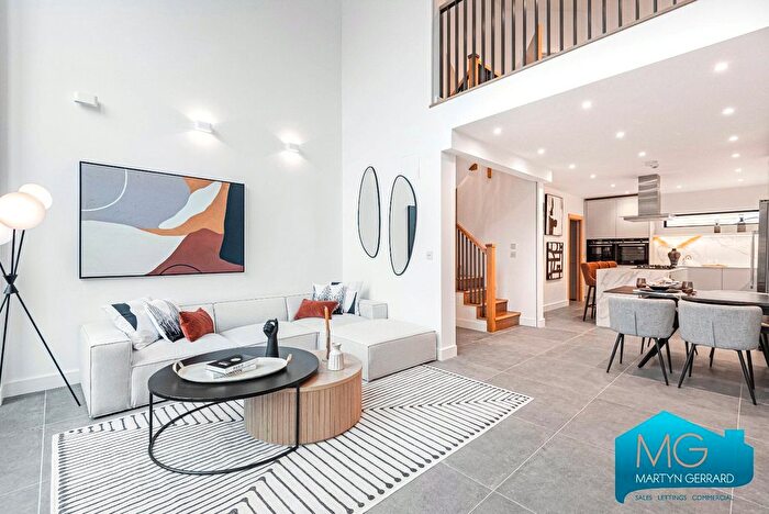 4 Bedroom Semi Detached House For Sale In Greenoak Close, London, N20