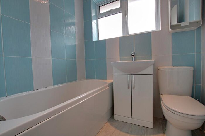 2 Bedroom Flat To Rent In Cranley Court, Beckenham Grove, Bromley, Kent, BR2