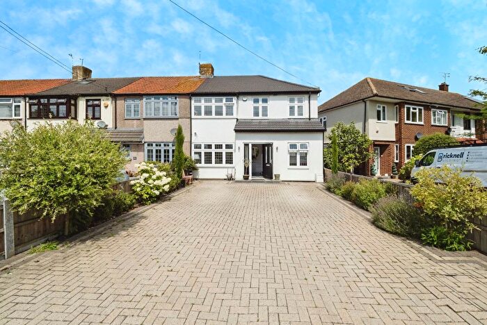 5 Bedroom Semi-Detached House For Sale In St. Marys Lane, Upminster, RM14