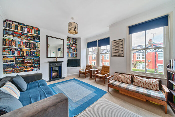 3 Bedroom Maisonette For Sale In Nightingale Lane, London, N8