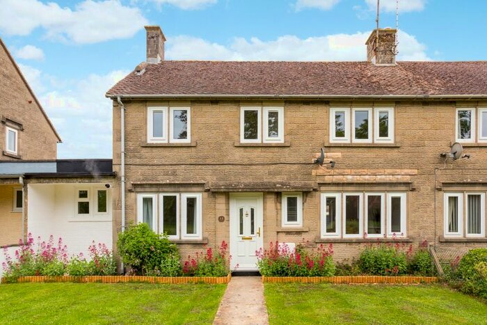 3 Bedroom Semi-Detached House To Rent In Gascelyn Close, Chippenham, SN14