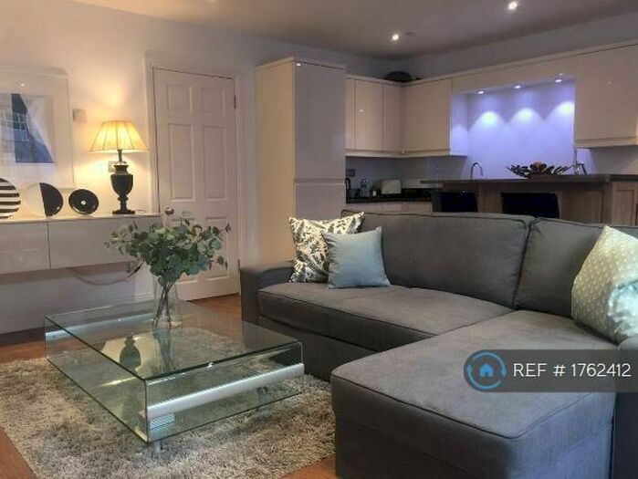 1 Bedroom Flat To Rent In St Peter St, Winchester, SO23