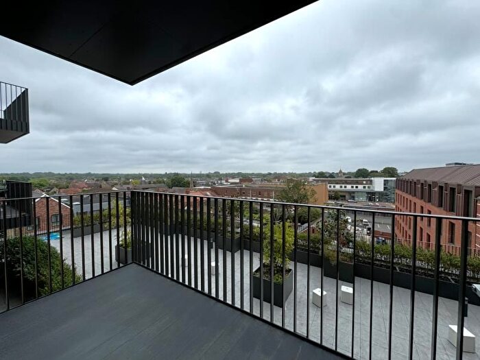 1 Bedroom Flat To Rent In Station Road North, Egham, TW20