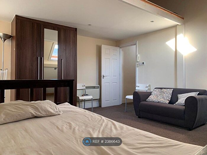 Studio To Rent In Upton Road, Slough, SL1