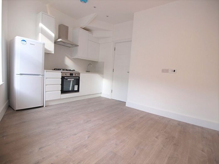 2 Bedroom Flat To Rent In Hornsey Road, Islington, N19