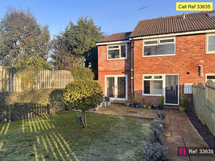 4 Bedroom End Of Terrace House For Sale In New Park Avenue, Farsley, LS28