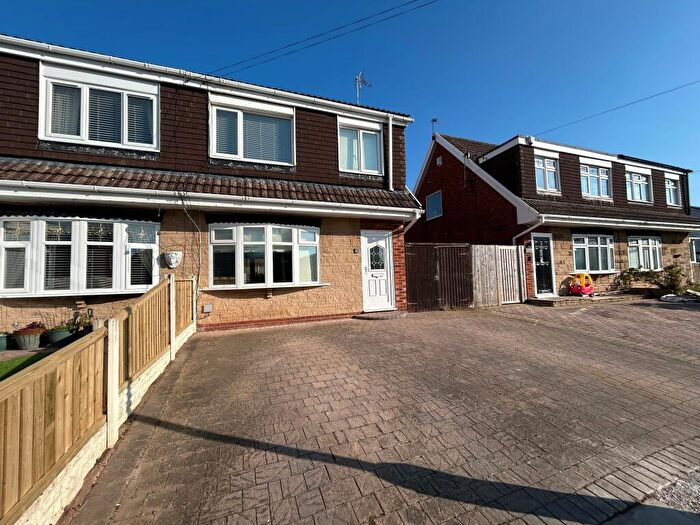 3 Bedroom Semi-Detached House To Rent In Kestrel Avenue, CH49