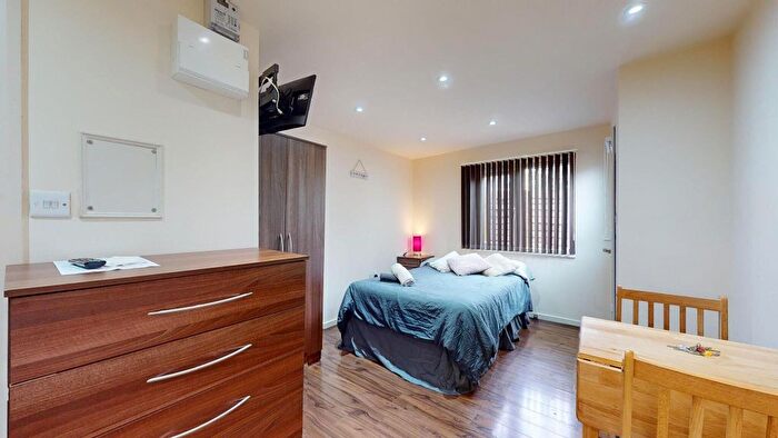 Studio To Rent In Cranhurst Road, London, NW2