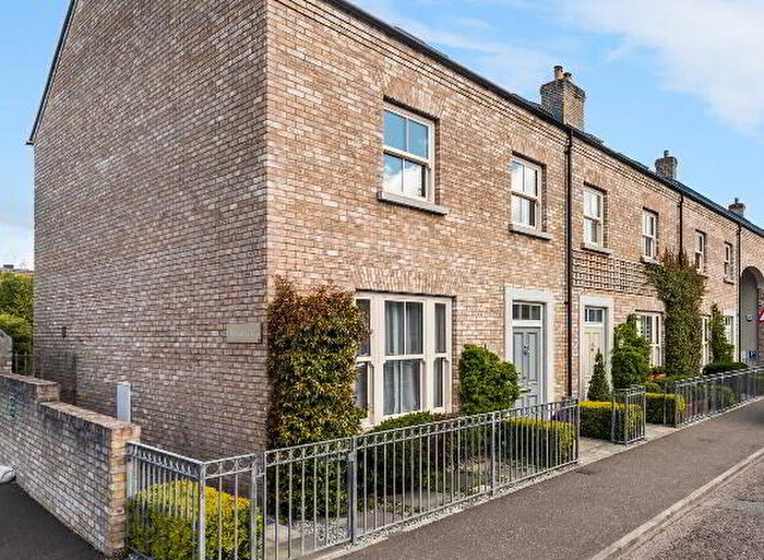 3 Bedroom End TownHouse For Sale In Orchard Mews, Royal Hillsborough, BT26