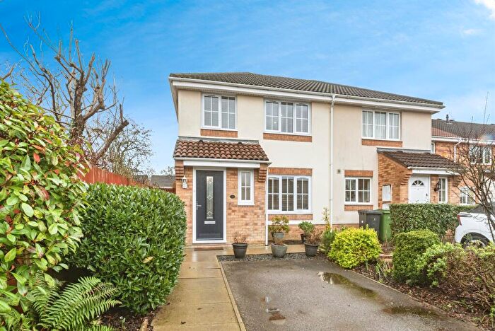 3 Bedroom Semi Detached House For Sale In Belfry Square, Beggarwood, Basingstoke, RG22